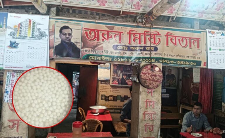 রাজাপুরের যে রসগোল্লা একবসায় দশটি খেলেও মন ভরে না