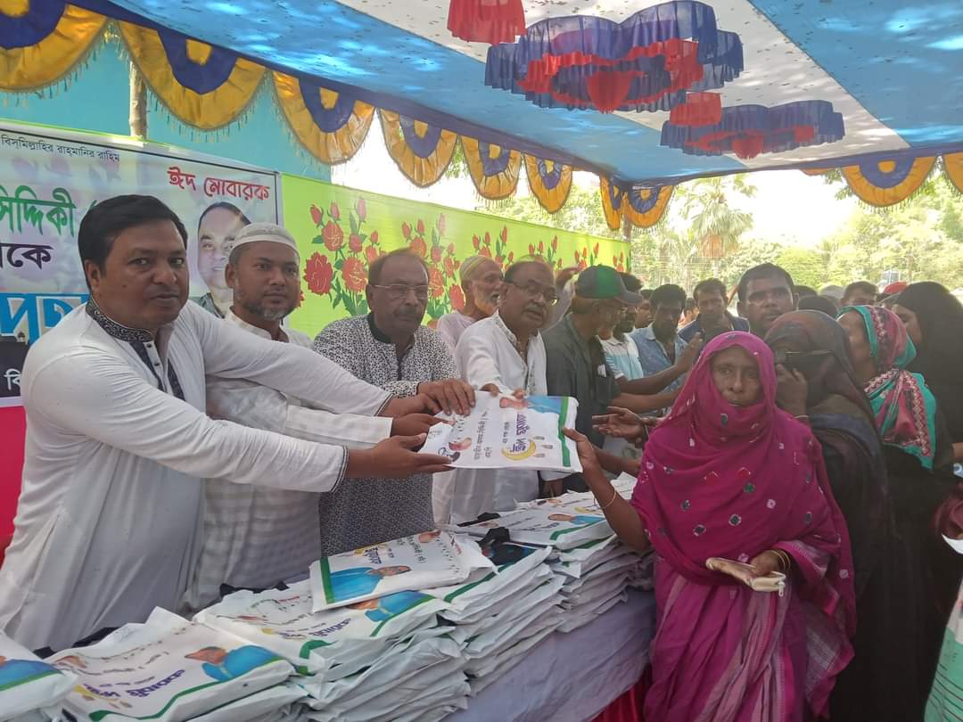 ঝিনাইদহের ৩ ইউনিয়নে নারীদের মাঝে এমপি সমি’র ঈদ উপহার