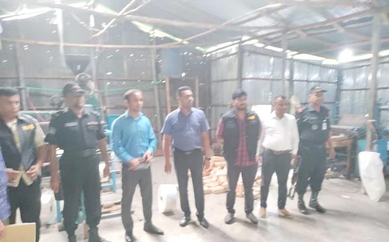 ঝিনাইদহে পলিথিন বিক্রয় ও গুদামজাত করায় অর্থদণ্ড