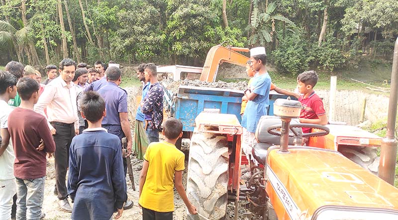 কচুয়ায় কৃষি জমি থেকে মাটি কাটার অপরাধে ৫০ হাজার টাকা জরিমানা