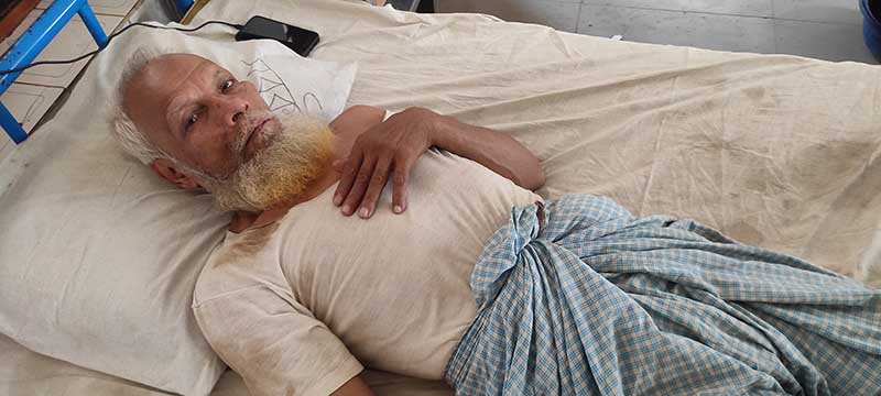 কচুয়ায় গাছকাটতে বাঁধা দেয়ায় বৃদ্ধকে মারধর