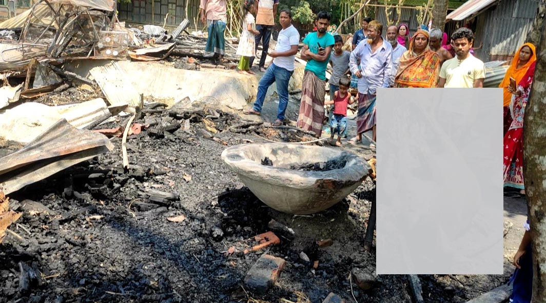 কচুয়ায় অগ্নিকাণ্ডে গরুসহ বসতঘর পুড়ে ছাই
