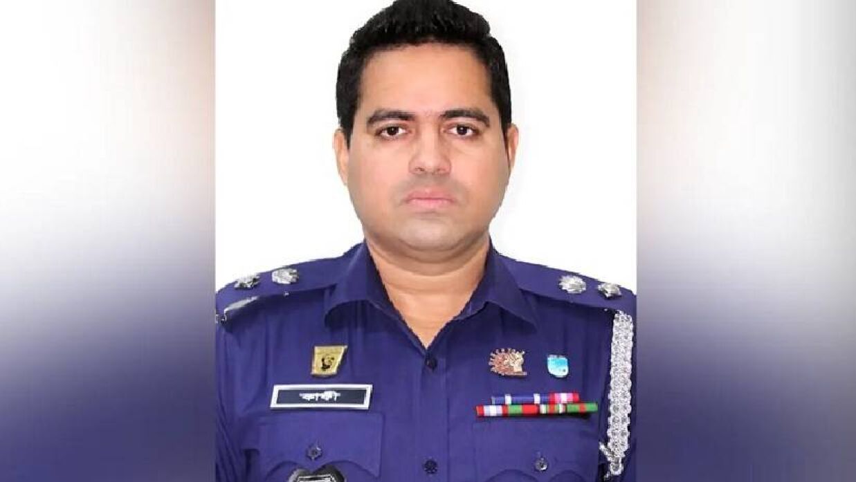 আশুলিয়ায় লাশ আগুনে পুড়িয়ে ফেলা অভিযুক্ত পুলিশ সুপার বিমানবন্দর থেকে আটক