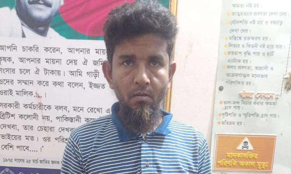 মুদি দোকানের আড়ালে গাঁজা বিক্রি, গ্রেফতার ১