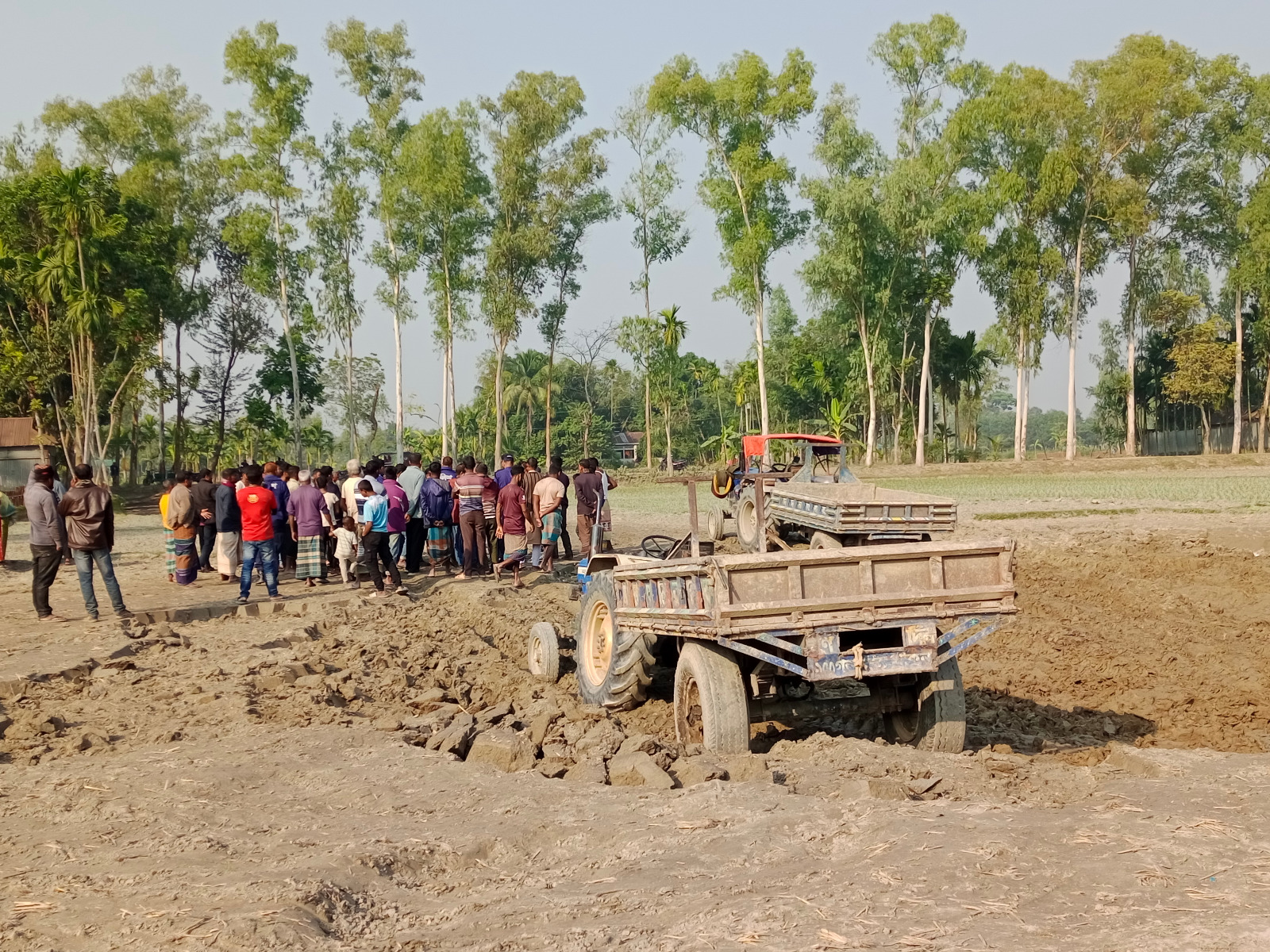 কাউনিয়ায় ফসলি জমির মাটি কাটায় ৫০ হাজার টাকা জরিমানা