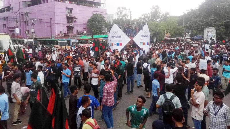 কোটা আন্দোলন: জিরো পয়েন্টে শিক্ষার্থীদের অবস্থান, রাষ্ট্রপতির কাছে যাবে ১০ সদস্যের প্রতিনিধি দল