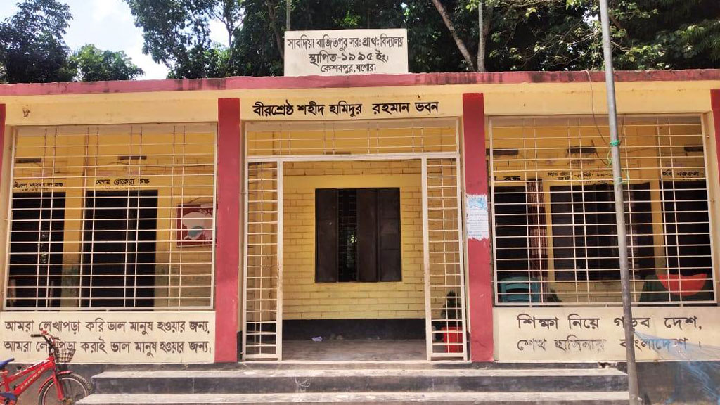 বিদ্যালয়ের অফিস ও শ্রেণিকক্ষ থেকে ফ্যান চুরি, গরমে শিক্ষার্থীদের চরম ভোগান্তি