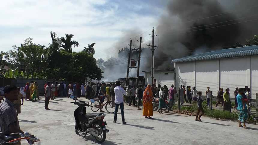 কুড়িগ্রামে মা টেক্সটাইলের তুলার মিল আগুনে পুড়ে ভষ্মিভুত