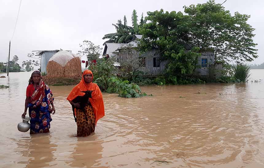 রৌমারীতে বন্যা পরিস্থিতির অবনতি, দুর্ভোগে পানিবন্দি মানুষজন