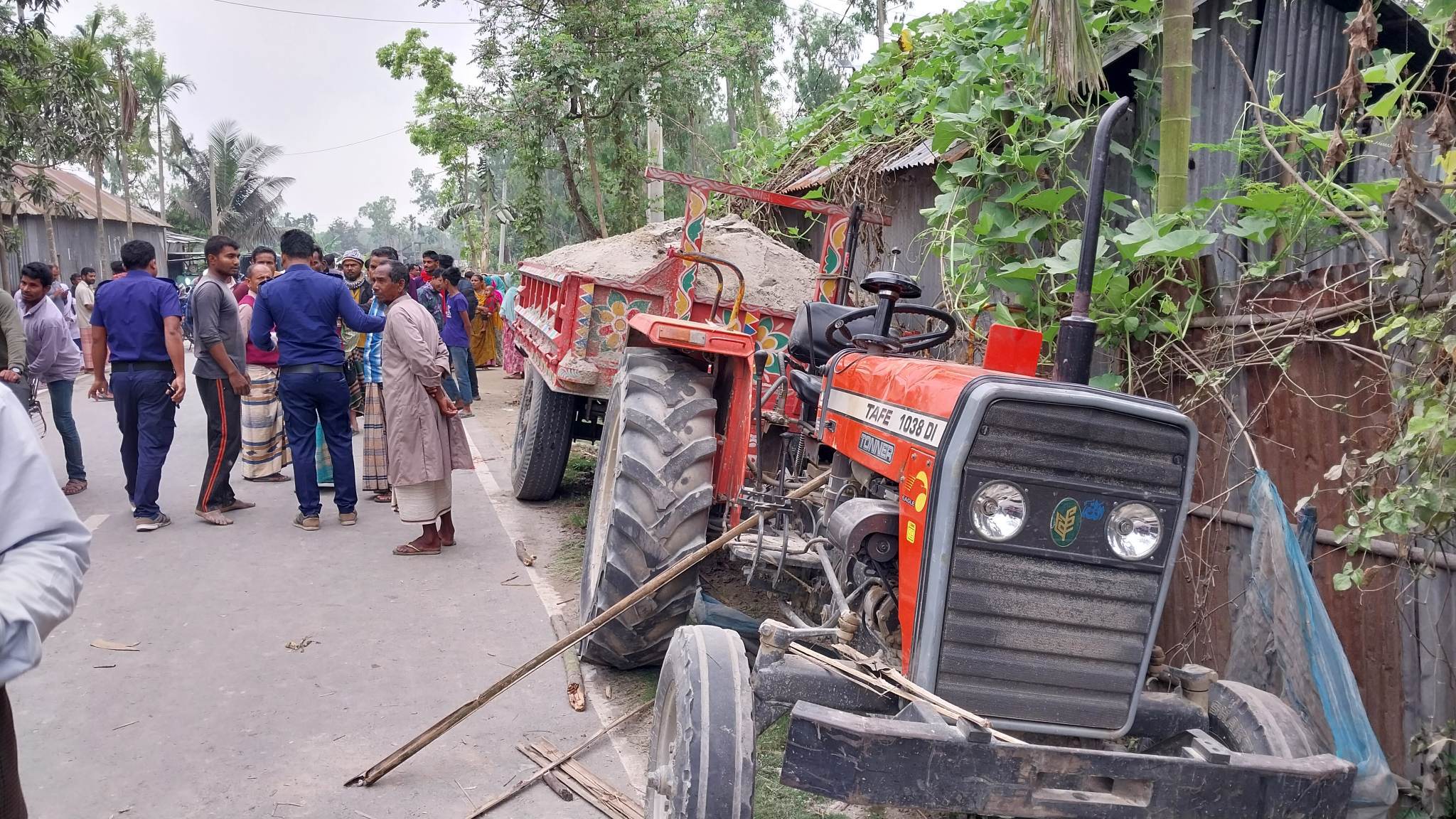 কুড়িগ্রামে বালু বোঝাই ট্রাক্টরের চাপায় শিশু নিহত