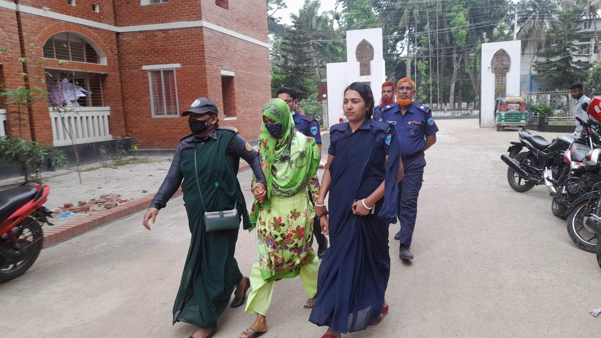 লক্ষ্মীপুরে স্বর্ণের লোভে শিশুকে হত্যা, নারীর আমৃত্যু কারাদণ্ড