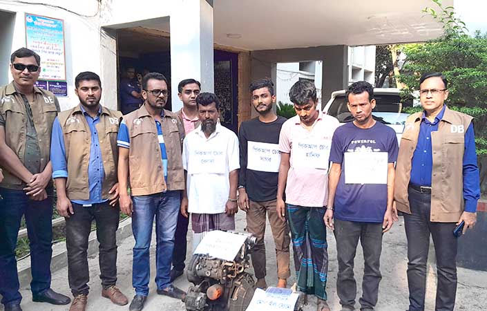 লক্ষ্মীপুরে ছিনতাইকারীর চক্রের ৪ সদস্য গ্রেফতার