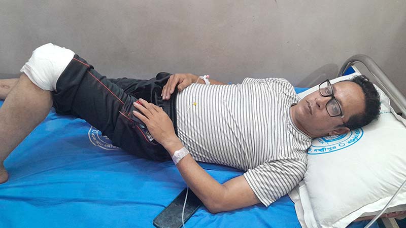 লক্ষ্মীপুরে সড়ক দুর্ঘটনায় সেচ্ছাসেবক লীগ নেতা হাসপাতালে
