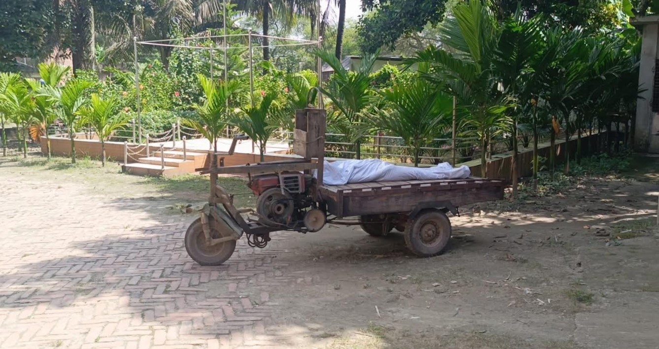 নীলফামারীর কিশোরগঞ্জে দিনদুপুরে নারীকে গলা কেটে হত্যা