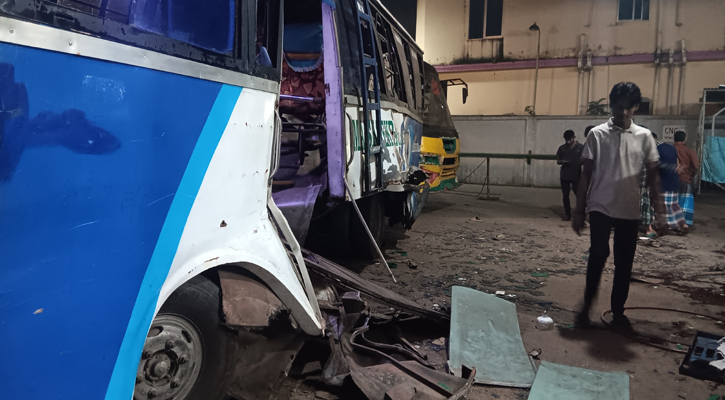 লক্ষ্মীপুরে বাসে গ্যাস রিফিলের সময় বিস্ফোরণে নিহত ৩