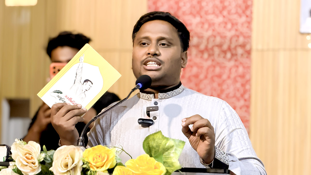 সঠিক আদর্শের অভাবেই বুলেটের সামনে নত না হওয়া মাথা টাকার কাছে নত হয় : মাহবুব আলম