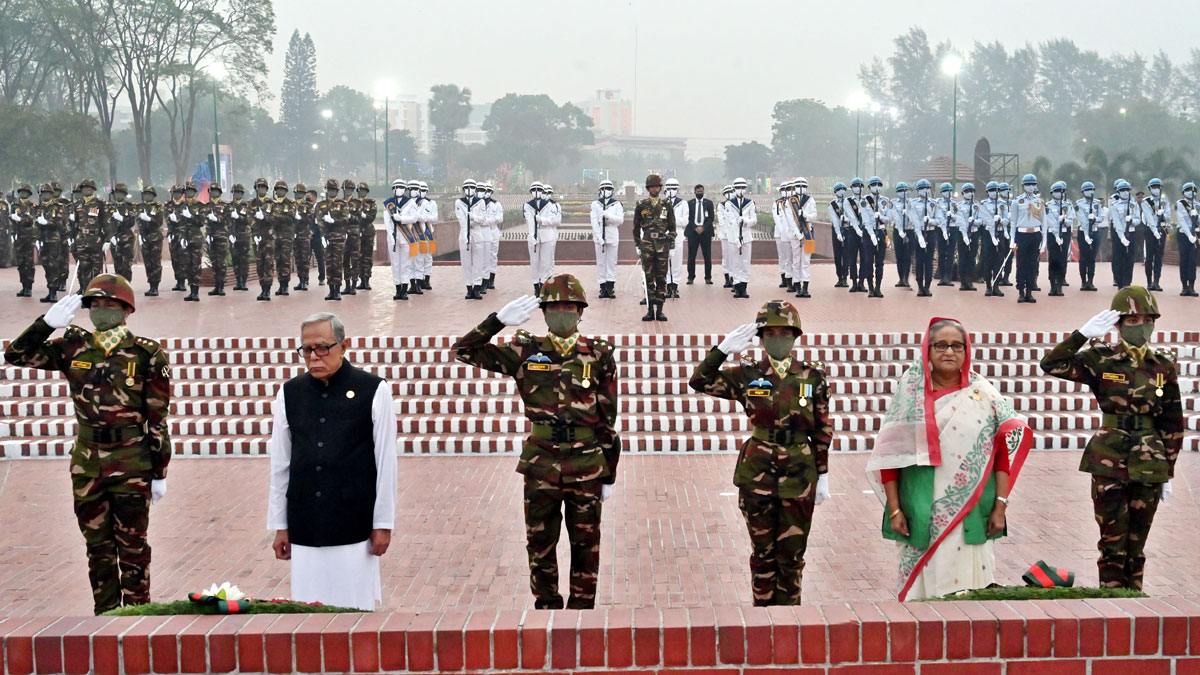 মহান স্বাধীনতা দিবসে স্মৃতিসৌধে রাষ্ট্রপতি-প্রধানমন্ত্রীর শ্রদ্ধা