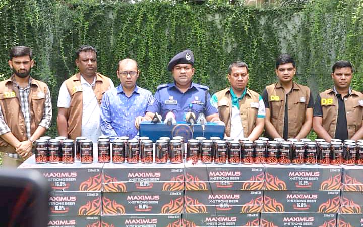 নরসিংদীতে গোয়েন্দা পুলিশের অভিযানে বিয়ার-ইয়াবাসহ গ্রেফতার ৩