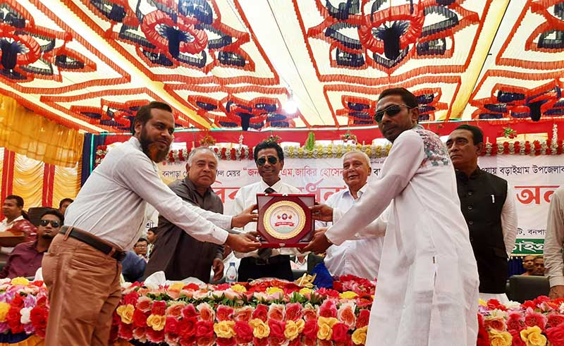 বনপাড়া পৌর মেয়র কেএম জাকির হোসেনকে গণসংবর্ধনা