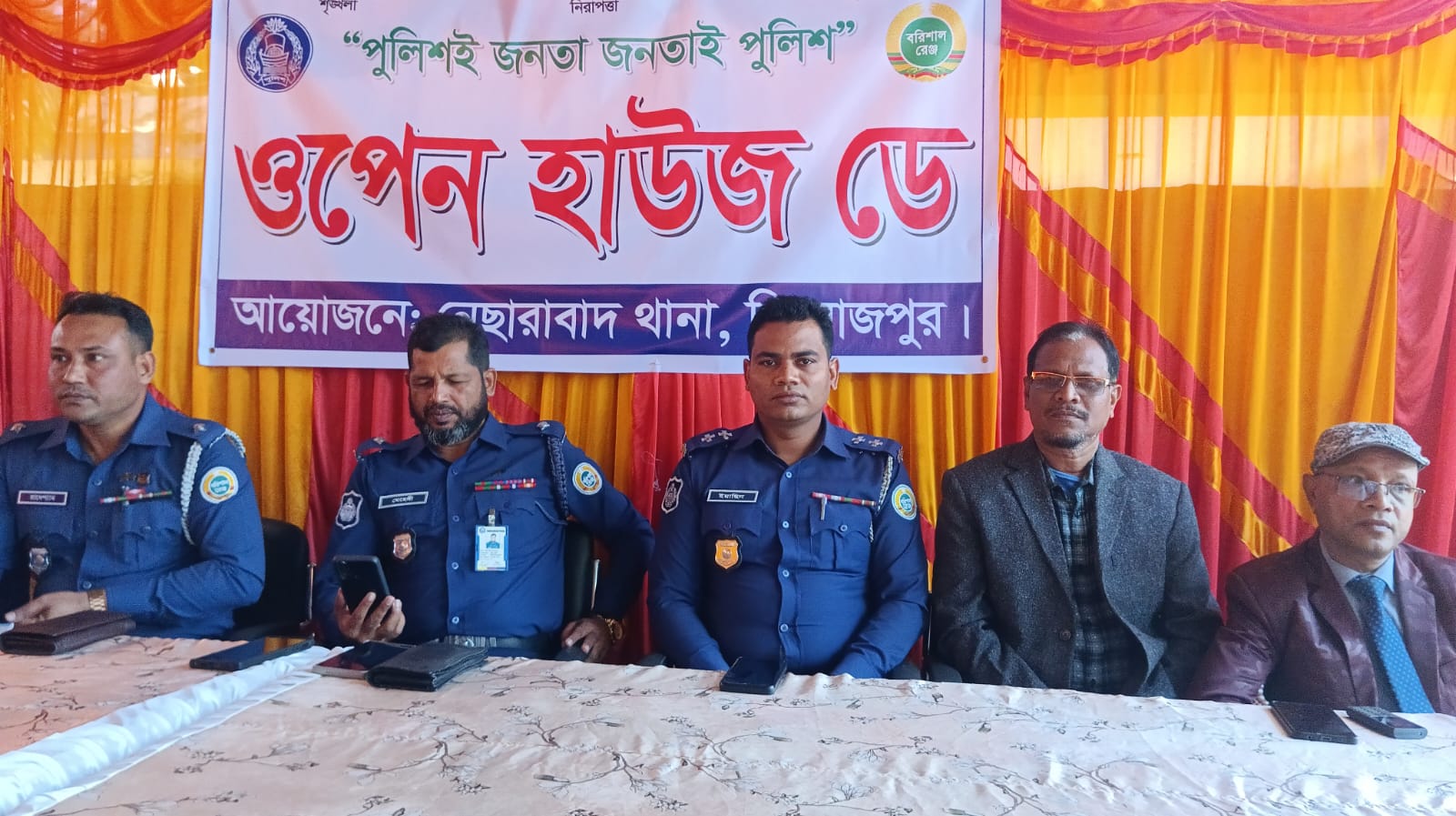 নেছারাবাদে ‘ওপেন হাউজ ডে’: অপরাধ দমনে তথ্য দিয়ে সহায়তার আহ্বান
