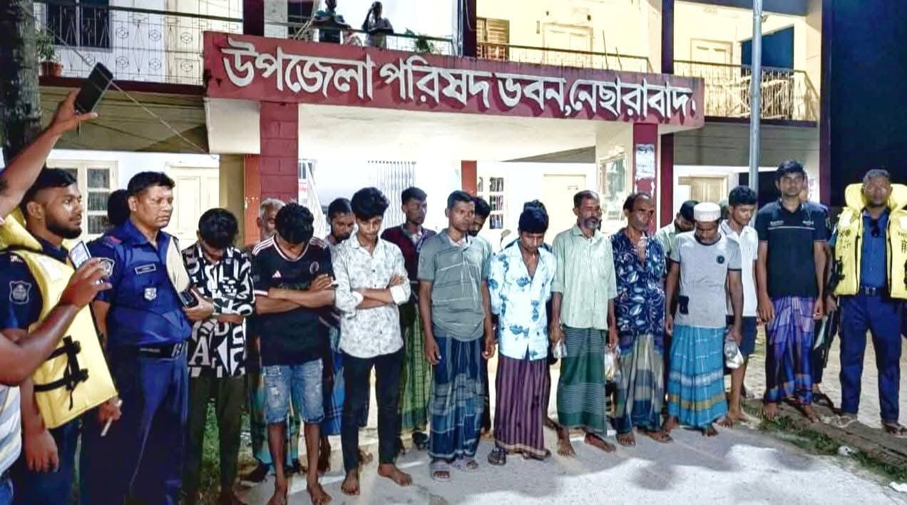 নেছারাবাদে ইলিশ সংরক্ষণ অভিযানের শেষ দিনে ২০ জেলে আটক