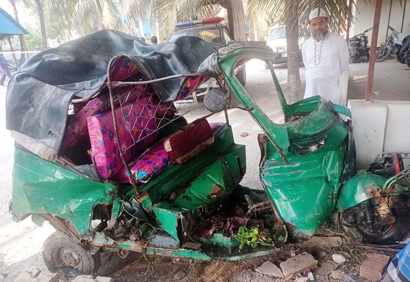 নোয়াখালীতে পিকআপভ্যানের ধাক্কায় ব্যবসায়ীর মৃত্যু