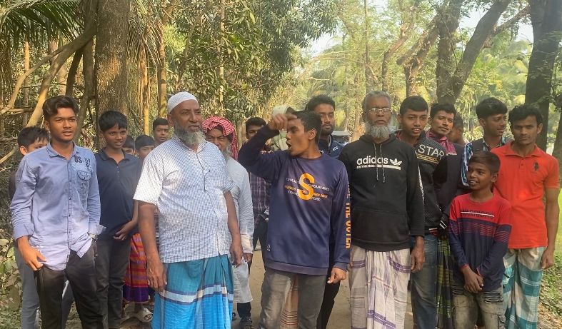 বেগমগঞ্জে সড়ক নির্মাণে ব্যাপক অনিয়মের অভিযোগ, এলাকাবাসীর বিক্ষোভ