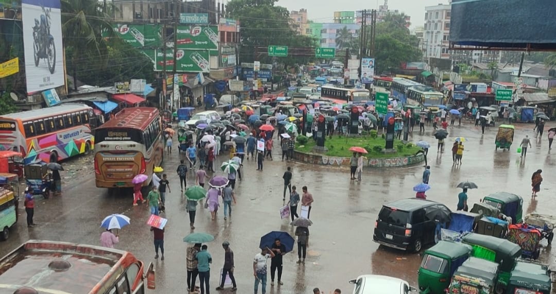 বিভাগের দাবিতে নোয়াখালীতে ব্লকেড কর্মসূচি