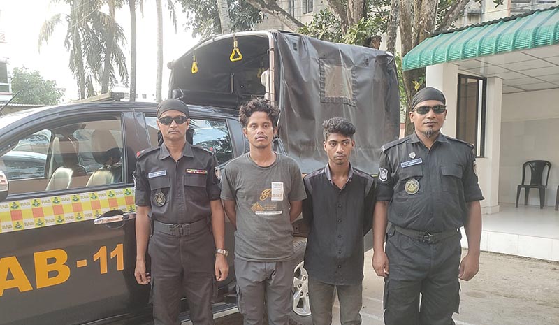 কুমিল্লায় ১০ কেজি গাঁজাসহ দুই মাদক ব্যবসায়ী গ্রেফতার