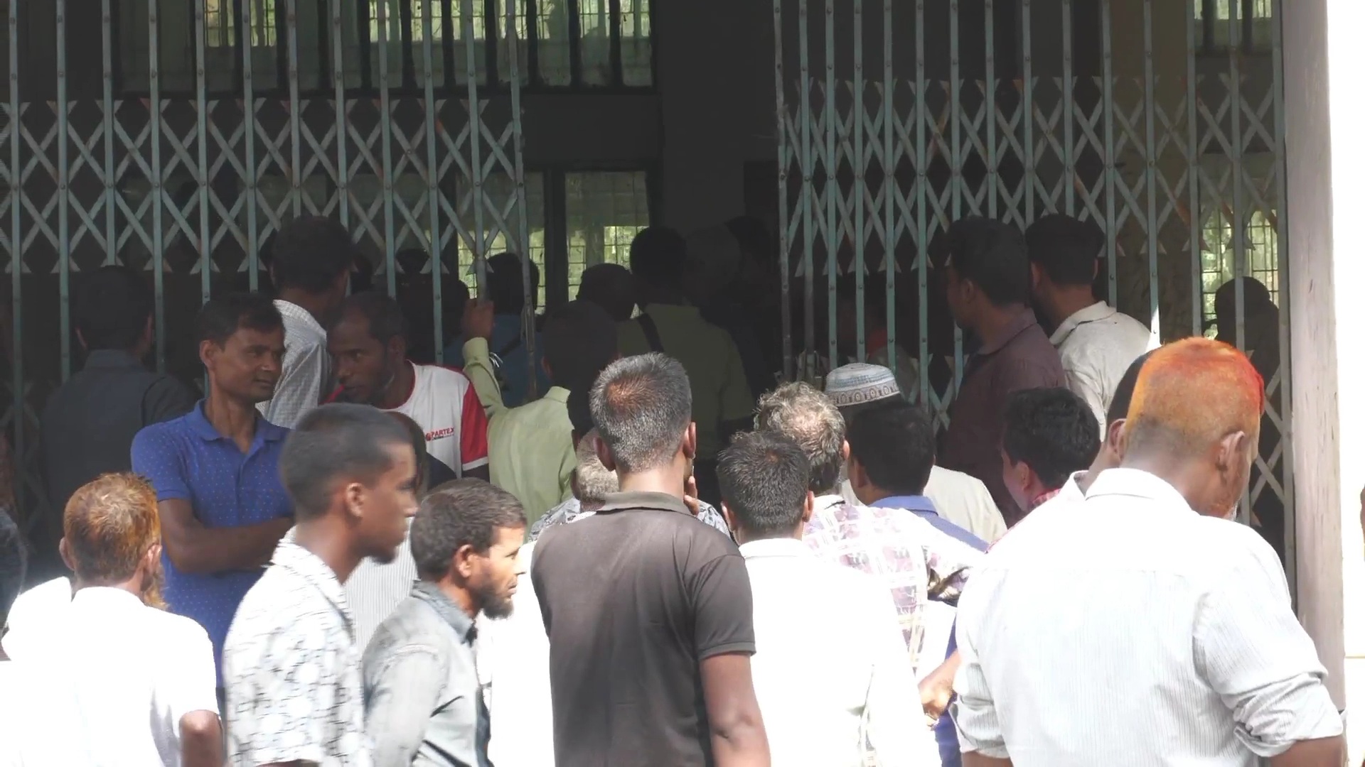 আটোয়ারীতে সাব রেজিস্ট্রার কার্যালয়ে সাংবাদিককে হেনেস্তা, থানায় অভিযোগ