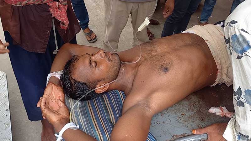 তেঁতুলিয়ায় বিএসএফের গুলিতে পাথর শ্রমিক আহত