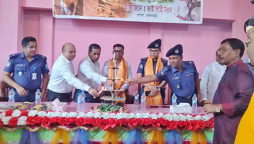 পাংশায় ডিসি-এসপি'র মন্দির পরিদর্শন