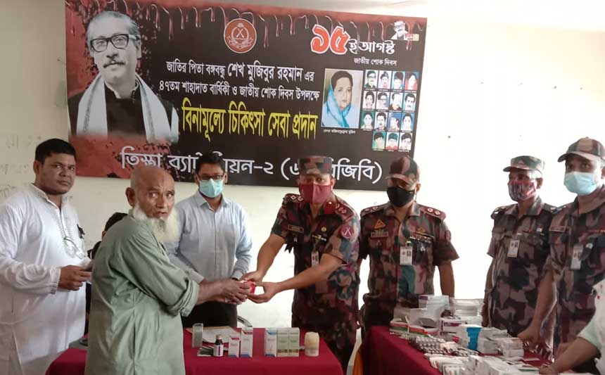 শোক দিবসে তিস্তা ৬১-বিজিবি’র পক্ষ থেকে খাবার সামগ্রী বিতরণ