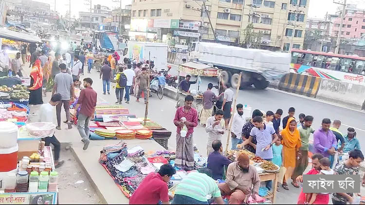 গাজীপুরে সড়কের উপর ফুটপাত যেন যাত্রী ও পথচারীদের ‘গলার কাঁটা’!