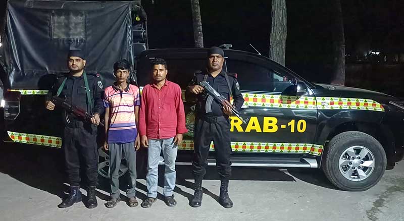 নবাবগঞ্জে ১০ কেজি গাঁজাসহ দুই মাদকব্যবসায়ী গ্রেফতার
