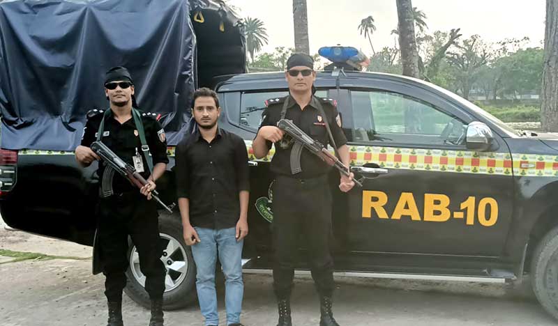 দক্ষিণ কেরানীগঞ্জে ফেনসিডিলসহ মাদকব্যবসায়ী গ্রেফতার