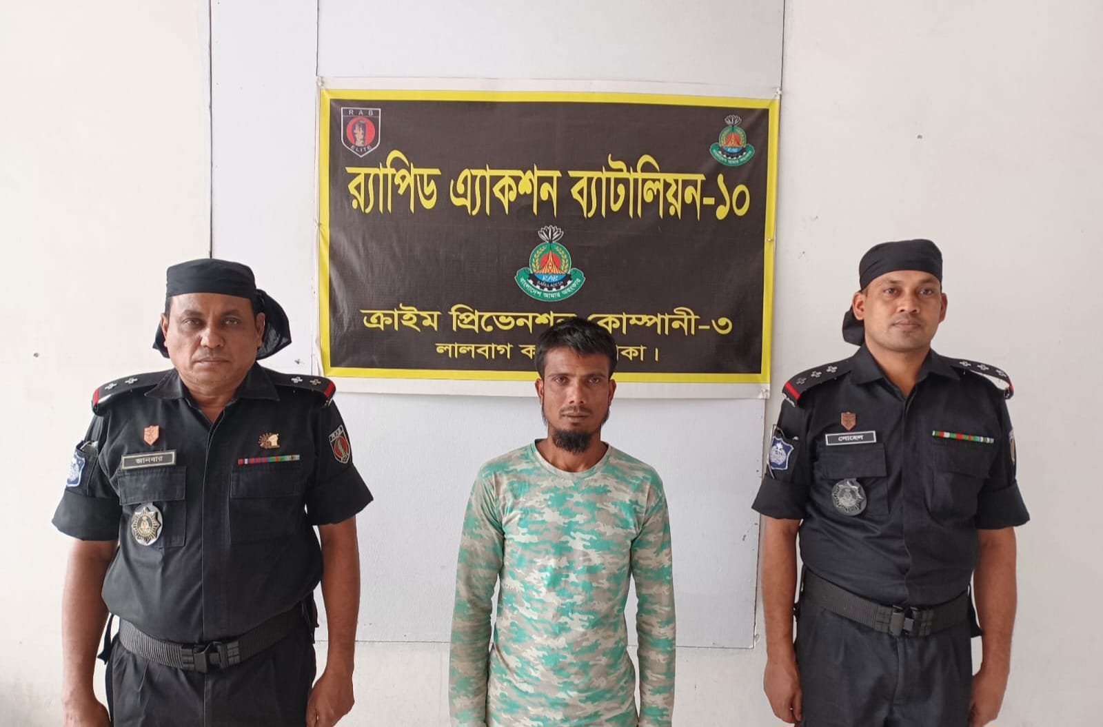 রাজধানীতে হত্যা মামলার পলাতক আসামি আটক