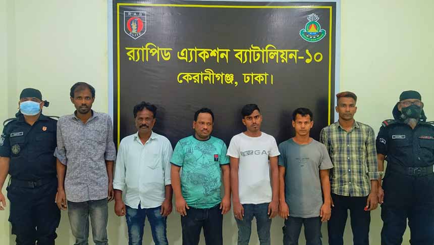 কেরাণীগঞ্জে দেশীয় অস্ত্রসহ ডাকাত দলের ৬ জন সদস্য আটক