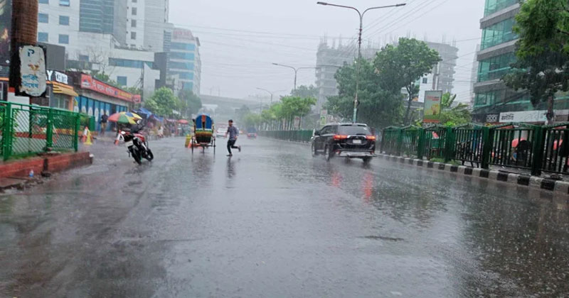 ঢাকায় রাতভর বৃষ্টি, চলবে আজও