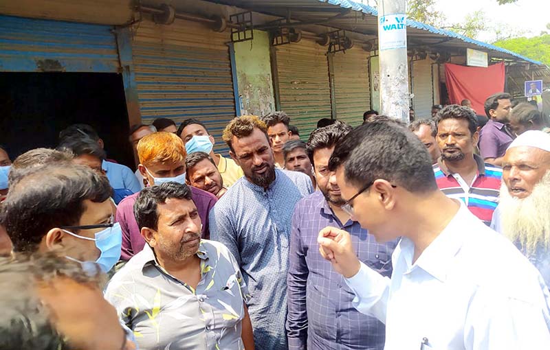 রাণীনগরের আবাদপুকুর হাট ইজারাদারকে জরিমানা