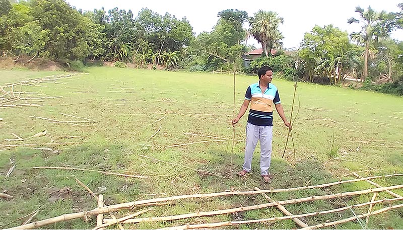 রাণীনগরে ৭৫০ পিস ইউক্যালিপ্টাস গাছ উপড়ে ও ভেঙ্গে ফেলার অভিযোগ