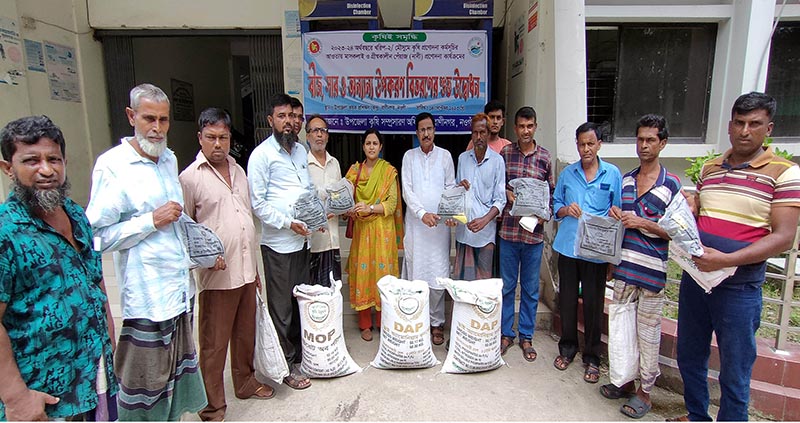 রাণীনগরে কৃষি প্রণোদনার সার-বীজ বিতরণের উদ্বোধন