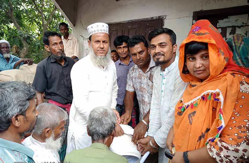 রাণীনগরে প্রায় ১৫ হাজার দুস্থ পরিবার পেলো ভিজিএফ’র চাল