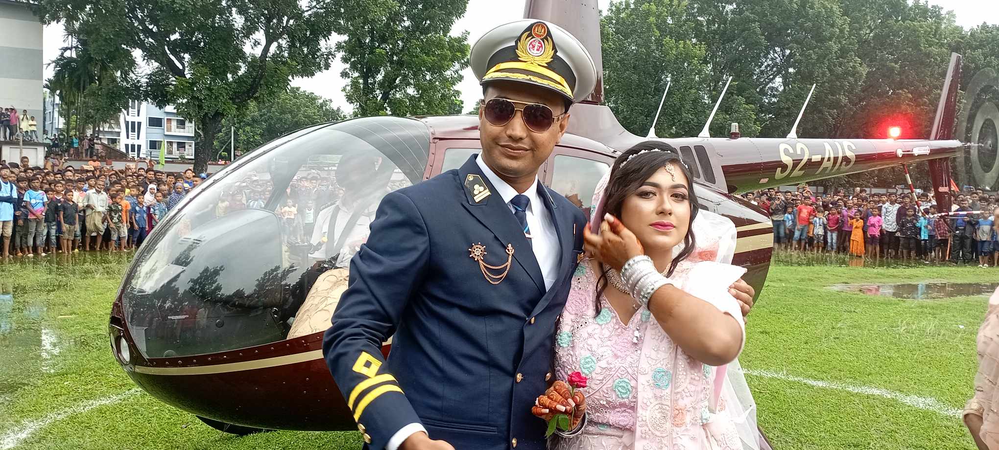 হেলিকপ্টারে বউ এনে বাবা-মায়ের ইচ্ছা পূরণ করল ছেলে