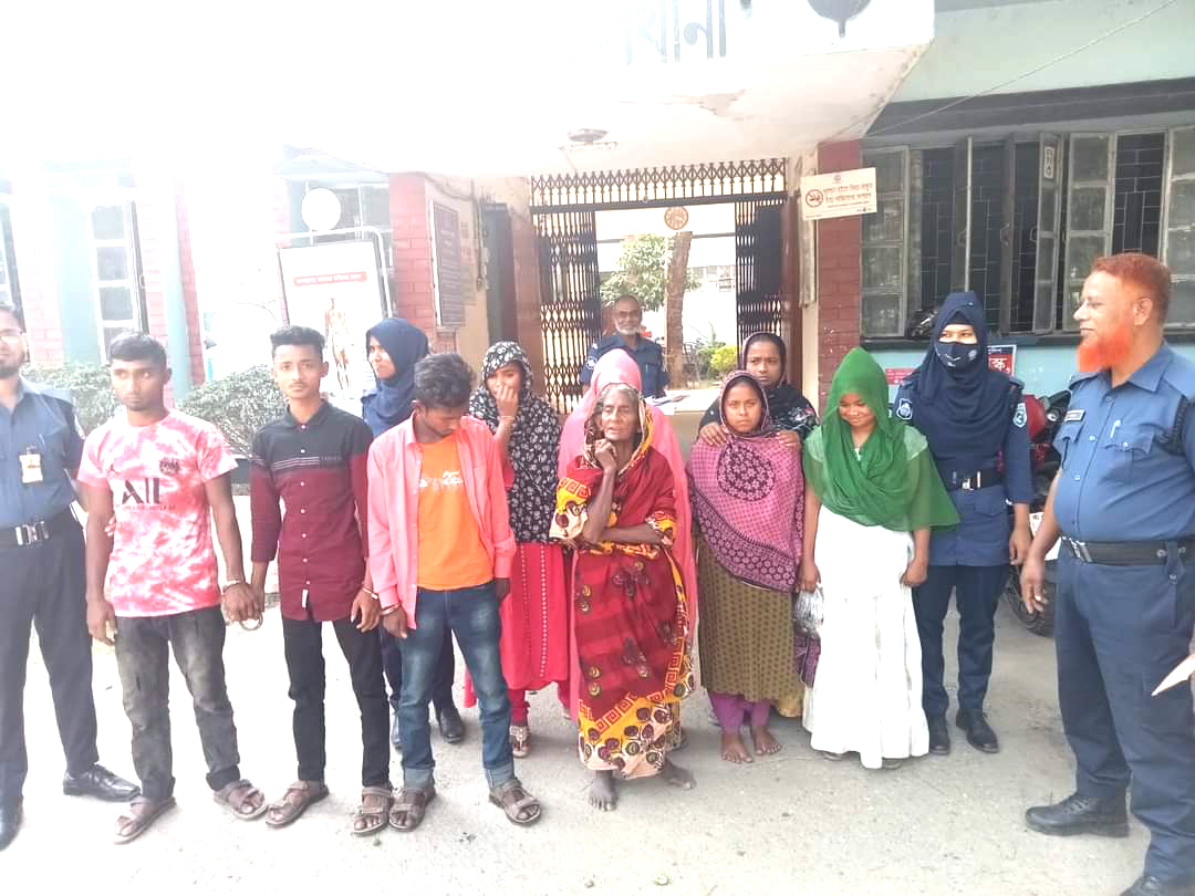 রাণীশংকৈলে ‘জিনের পুতুলে প্রতারণা’ চক্রের ৮ সদস্য গ্রেপ্তার