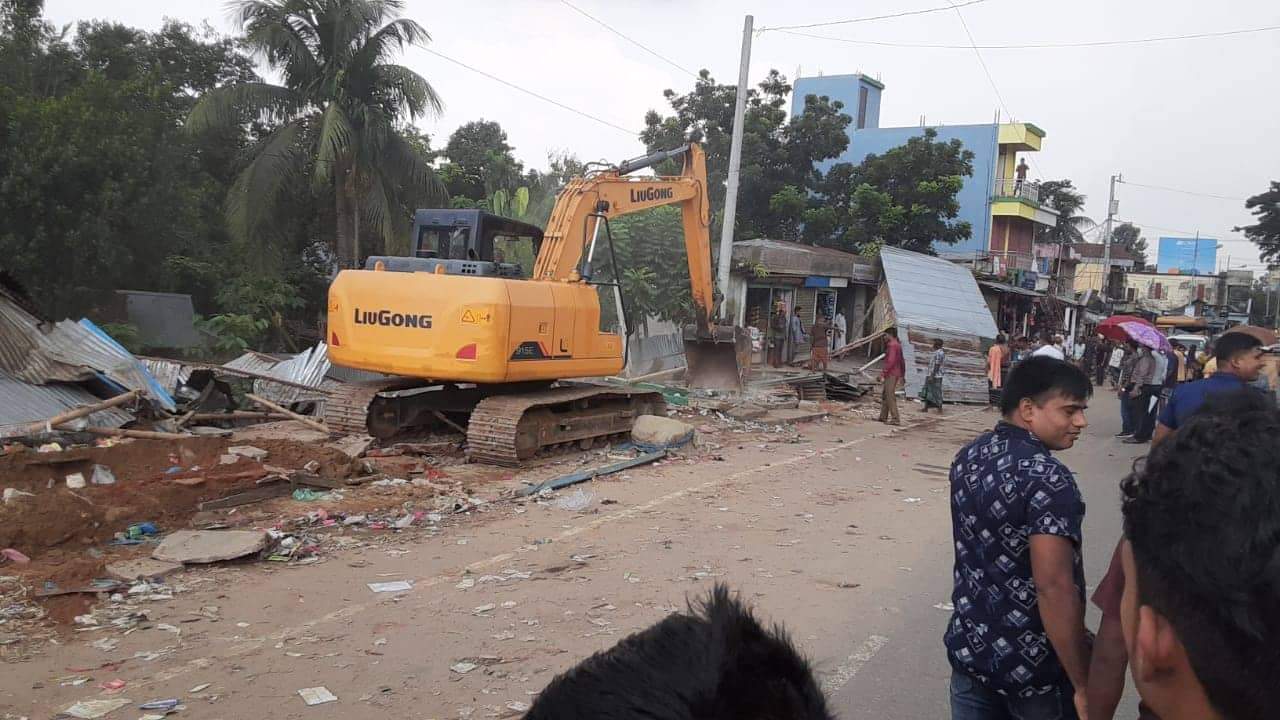 শায়েস্তাগঞ্জে দুই শতাধিক অবৈধ স্থাপনা উচ্ছেদ