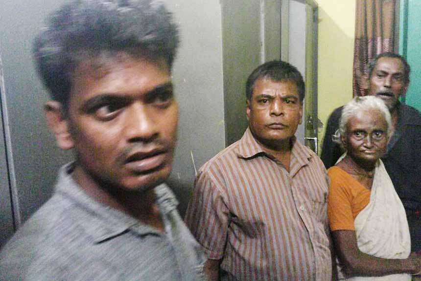 আশ্রয়ণ প্রকল্পের ঘর না পাওয়া বৃদ্ধা রেনুবালা ফিরে পেলেন ঘুষের ৬ হাজার টাকা