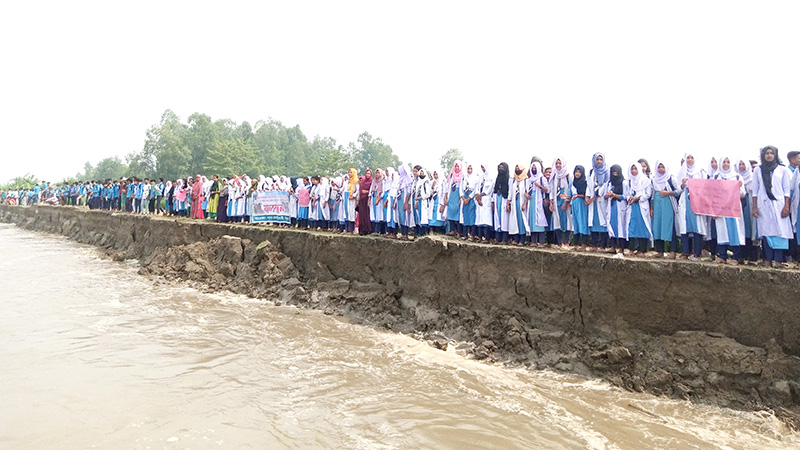 রৌমারীতে নদী ভাঙন রোধের দাবিতে বিক্ষোভ মিছিল ও মানববন্ধন