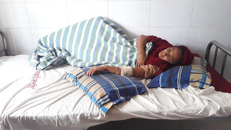 সালথায় পূর্ব শত্রুতার জে‌রে হামলায় ম‌হিলাসহ আহত ৬