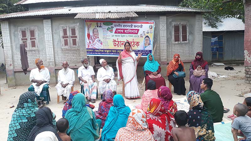 সরকারের উন্নয়নের বার্তা পৌঁছে দিতে সালথায় আঞ্জুমান আরার উঠান বৈঠক